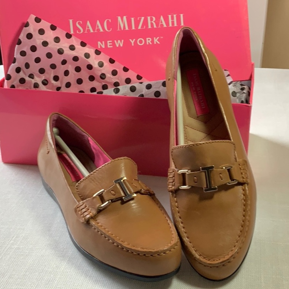 New Isaac Mizrahi  Tan Leather Loafers size 6.5